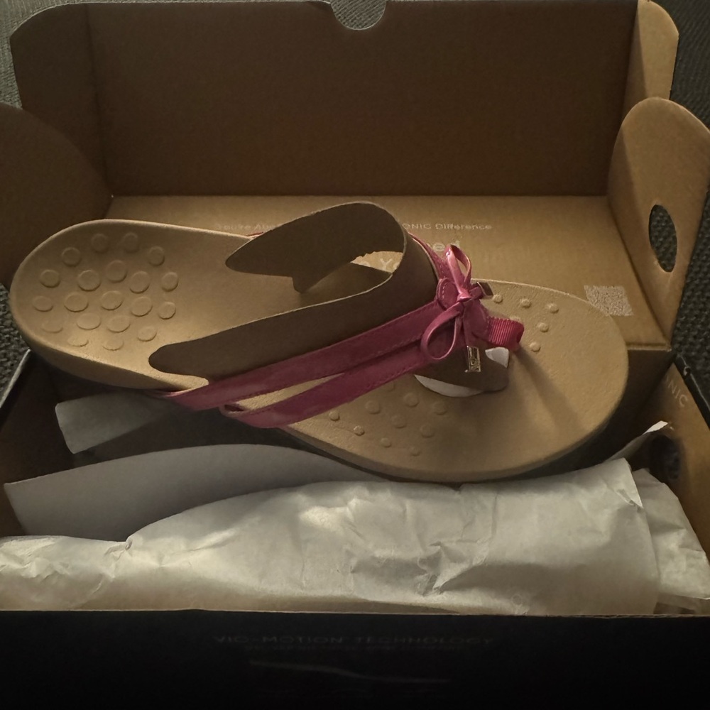 Vionic Fuchsia Sandals with Bow Detail